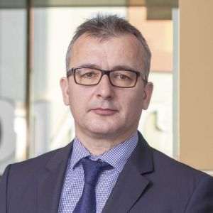 Raport PwC: Boom-ul AI va dubla investiţiile în centre de date în următorii cinci ani